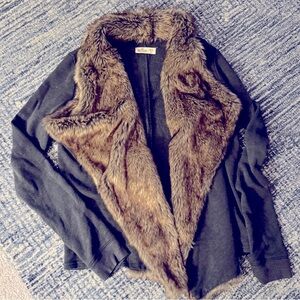 Hollister Faux Fur Collar Wrap Women's Size M/L Long Sleeve Sweater